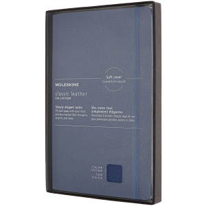 Нотатник Moleskine Leather 13 х 21 см 240 сторінок у лінійку Синя м'яка обкладинка + прозорий бокс (8053853606006) ТОП в Черкасах